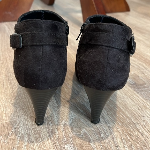Comfort plus Bootie Heels- Black - Picture 4 of 7